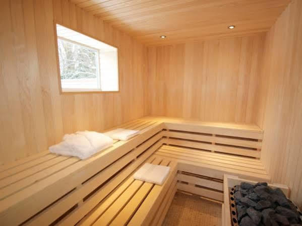Clover Spa And Hotel Бирмингам Екстериор снимка